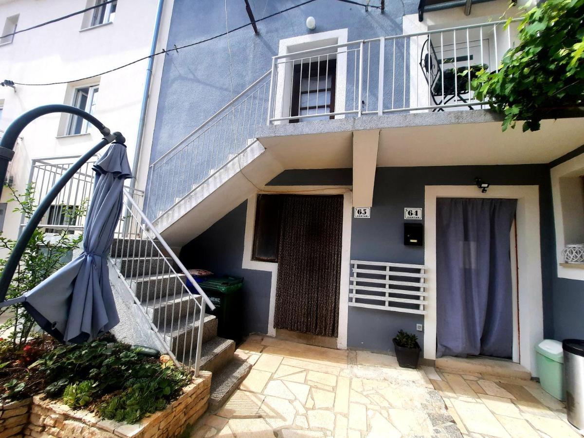 Old Apartma